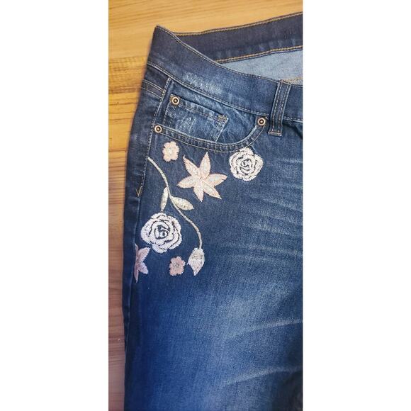 New York & Company Soho jeans boyfriend embroidered cut off crop jeans size 8 - Picture 3 of 6